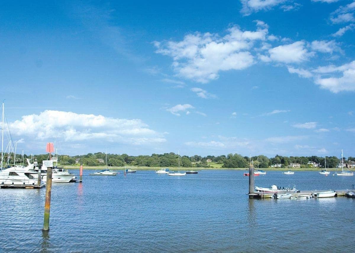 Mercury Yacht Harbour And Holiday Park Lower Swanwick Екстериор снимка