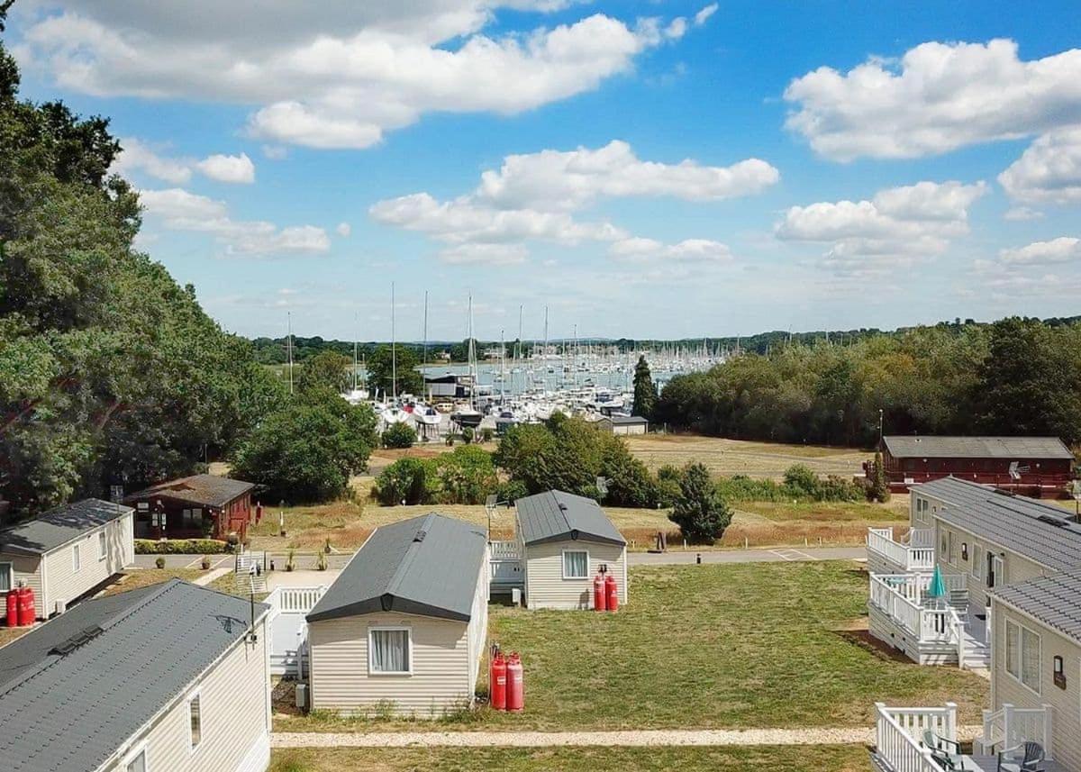 Mercury Yacht Harbour And Holiday Park Lower Swanwick Екстериор снимка